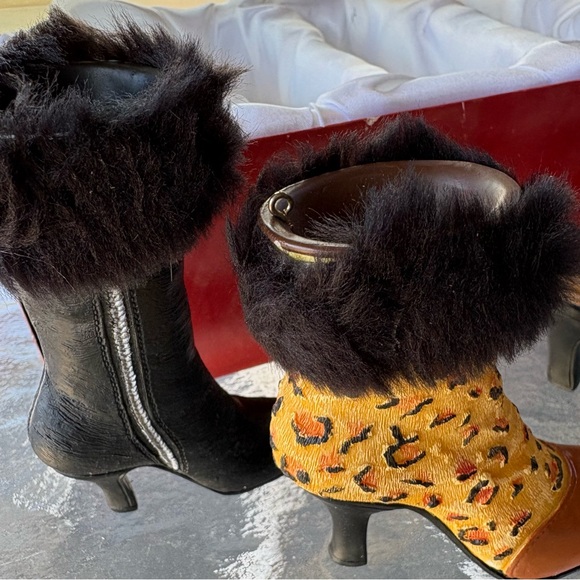 "Just the right shoe" shoe collectibles, two sets of four so eight total NIB - Picture 7 of 8